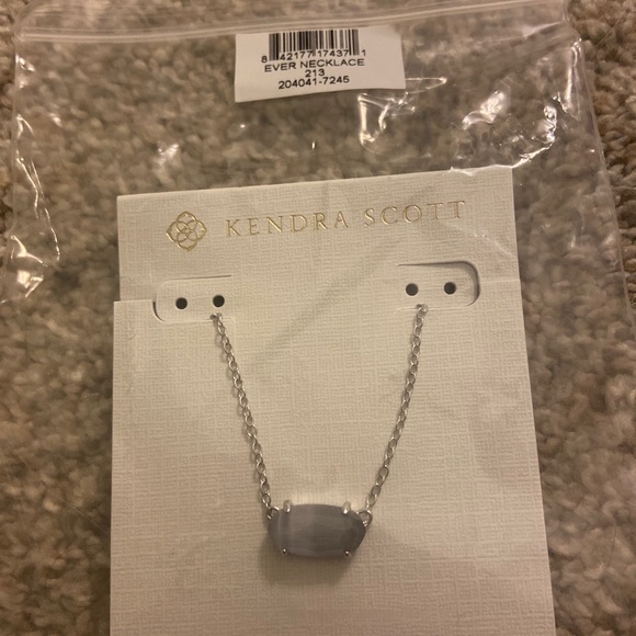 Kendra Scott Necklace - Picture 1 of 3